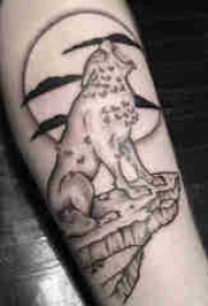 百乐动物纹身 男生小腿上月亮和狼纹身图片