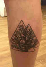 植物纹身 男生小腿上三角形和树纹身图片