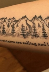 手臂纹身素材 男生手臂上大树和山脉纹身图片