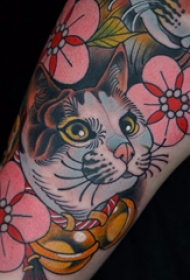 欧美小腿纹身 女生小腿上花朵和猫咪纹身图片
