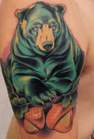 双大臂纹身 男生大臂上彩色的熊纹身图片