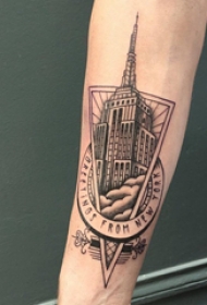建筑物纹身 男生手臂上三角形和建筑物纹身图片
