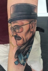 彩绘纹身 男生手臂上彩色的人物肖像纹身图片