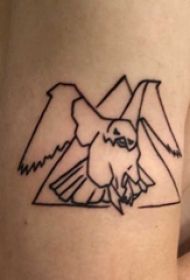 大臂纹身图 男生大臂上三角形和老鹰纹身图片