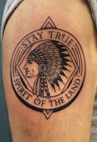 双大臂纹身 男生大臂上圆形和印第安人纹身图片