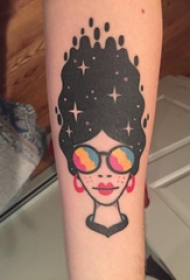 纹身卡通人物 女生手臂上另类的人物纹身图片