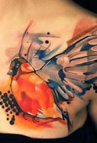 纹身锁骨女 女生锁骨上彩绘的小鸟纹身图片