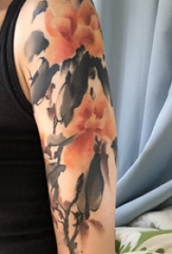 文艺花朵纹身 女生手臂上文艺花朵纹身图片