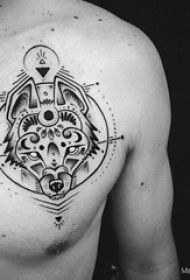 纹身胸部男 男生胸部灯泡和狼纹身图片