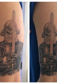 武士纹身 男生大臂上威猛的武士纹身图片