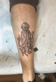 黑色章鱼纹身 男生小腿上黑色的章鱼纹身图片