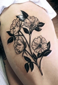 大腿传统纹身 女生大腿上黑色的花朵纹身图片