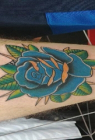 花朵纹身 男生大腿上彩色花朵纹身图案