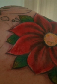后肩纹身 男生后肩上彩色的花朵纹身图片