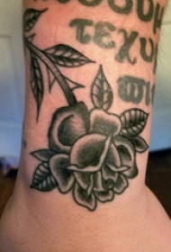 文艺花朵纹身 男生手腕上花朵纹身图片