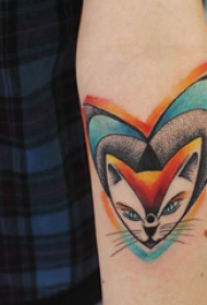 手臂纹身素材 男生手臂上心形和猫咪纹身图片