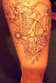 双大臂纹身 男生大臂上蘑菇和花朵纹身图片