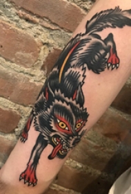 手臂纹身素材 男生手臂上凶猛的狼纹身图片