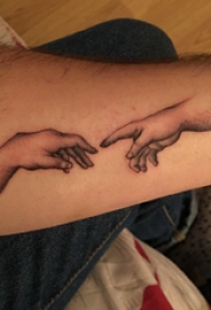 手臂纹身素材 男生手臂上手部纹身图片