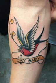 手臂纹身素材 男生手臂上英文和小鸟纹身图片