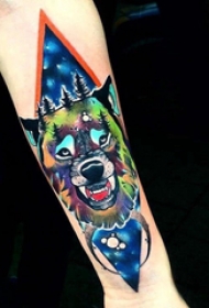 手臂纹身图片 男生手臂上菱形和狼头纹身图片