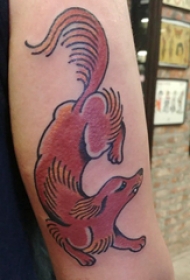 小动物纹身 男生手臂上彩色的小狐狸纹身图片