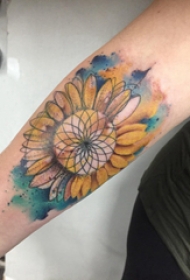 向日葵纹身图片 女生手臂上向日葵纹身图片