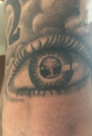 眼睛纹身 男生手部眼睛纹身图片