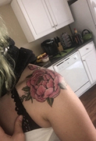 文艺花朵纹身 女生手臂上花朵纹身图片