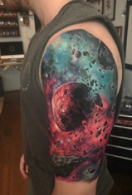纹身星球 男生手臂上彩绘纹身星球纹身图案