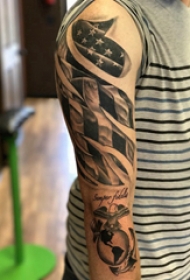 美国国旗纹身 男生手臂上美国国旗纹身图片