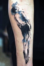 简易纹身素描 男生手臂上素描的人物肖像纹身图片
