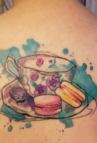 后背纹身女 女生后背上食物和茶杯纹身图片