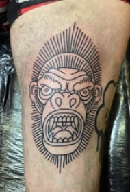 大猩猩纹身 男生大腿上黑色的大猩猩纹身图片