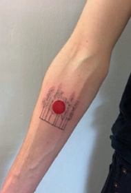 手臂纹身图片 男生手臂上大树和太阳纹身图片