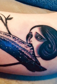 纹身树枝  女生手臂上树枝与女孩纹身图片