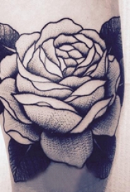 文艺花朵纹身 男生手臂上花朵纹身图片