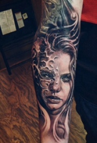 人物纹身图片 女生手臂上人物纹身图片