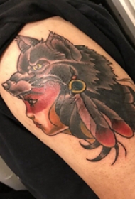 纹身狼和美女纹身图案  男生大臂上狼和美女纹身图片