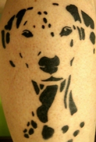 小狗纹身图片 男生小腿上小狗纹身图片