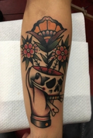 纹身小臂 女生手臂上花朵和手纹身图片