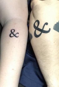 手臂纹身图片 情侣手臂上黑色的符号纹身图片