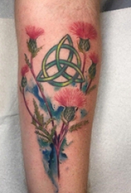 植物纹身  女生小臂上植物和几何图形纹身图片