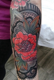 花朵纹身 女生手臂上蕾丝和花朵纹身图片