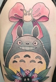 龙猫纹身图案  男生手臂上彩绘龙猫纹身图片