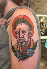 人物肖像纹身 男生大臂上创意的肖像纹身图片