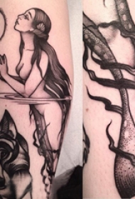 纹身美人鱼  女生手臂上黑灰的美人鱼纹身图片