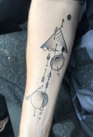 几何纹身图案  女生手臂上小清新的几何纹身图片