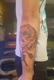纹身图案花朵  男生手臂上彩绘的花朵纹身图片