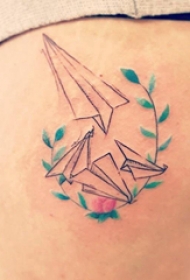 纸飞机纹身 女生大腿上纸飞机纹身图片